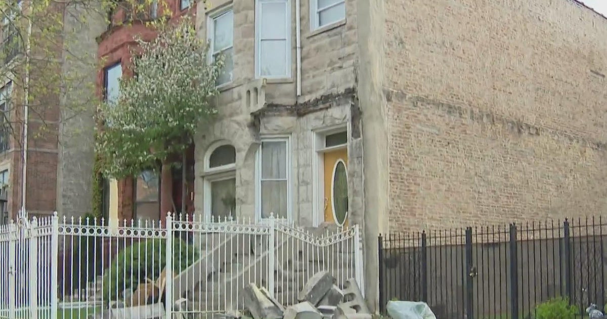 2 hurt, 1 critically after stone porch roof collapse in Bronzeville ...