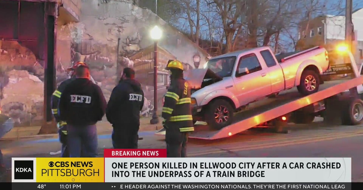 1 dead after car crashes into underpass of train bridge - CBS Pittsburgh