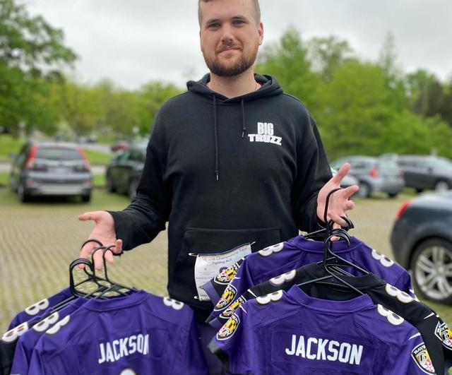 Lamar Jackson Gifts Jerseys, Books To Kids At His Old FL Elementary School