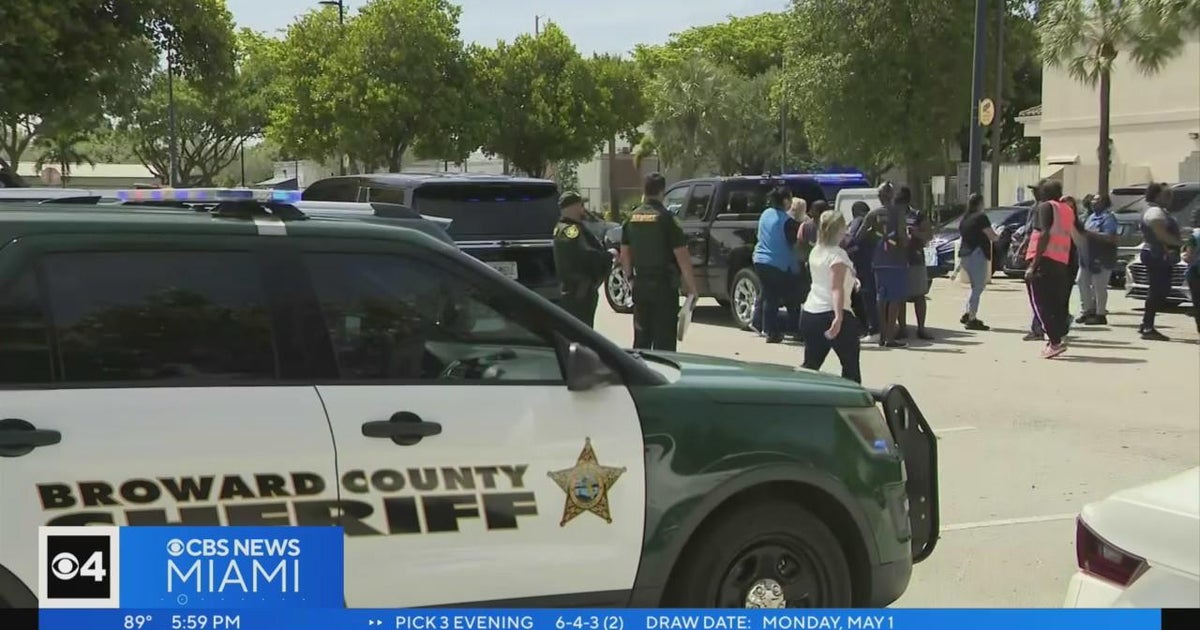 Man shot at Lauderdale Lakes Walmart, suspect in custody - CBS Miami