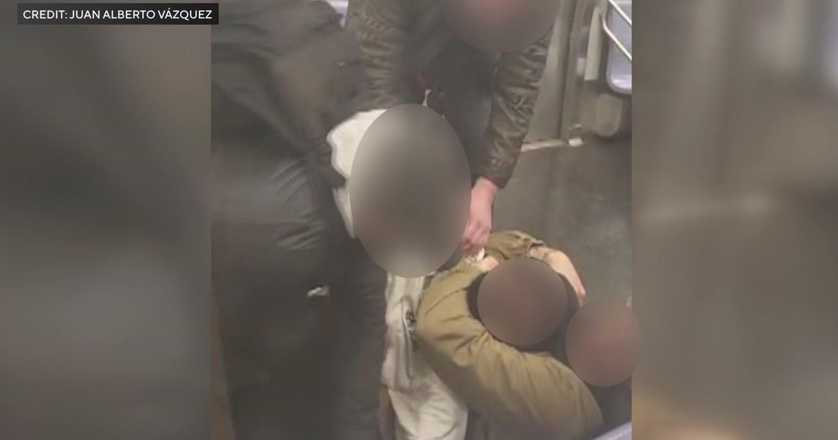 Shocking video shows vagrant being choked to death on NYC subway