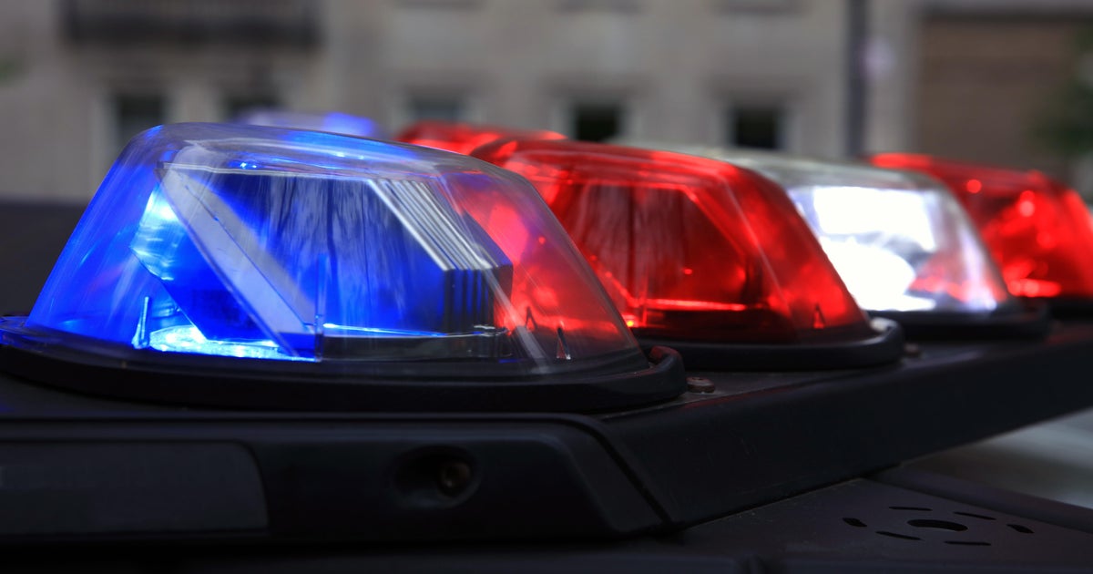 Man dies after being struck by light rail car - CBS Baltimore