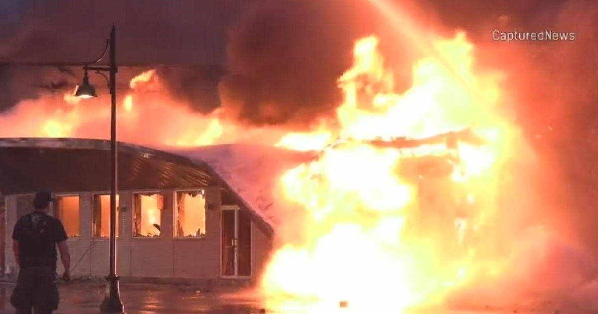 Oak Forest Bowling Center destroyed in fire - CBS Chicago