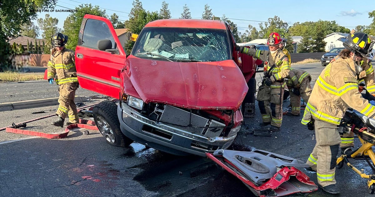 3 people taken to hospital in multi-vehicle crash near Rio Linda