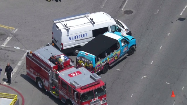 hollywood-tour-bus-crash.png 