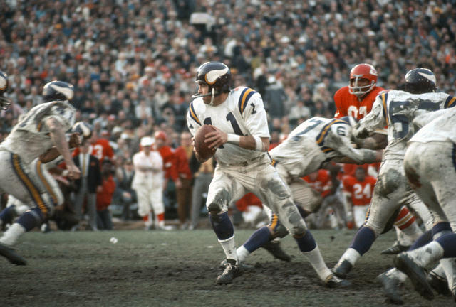 Minnesota Vikings QB Joe Kapp in action, rushing for touchdown vs News  Photo - Getty Images