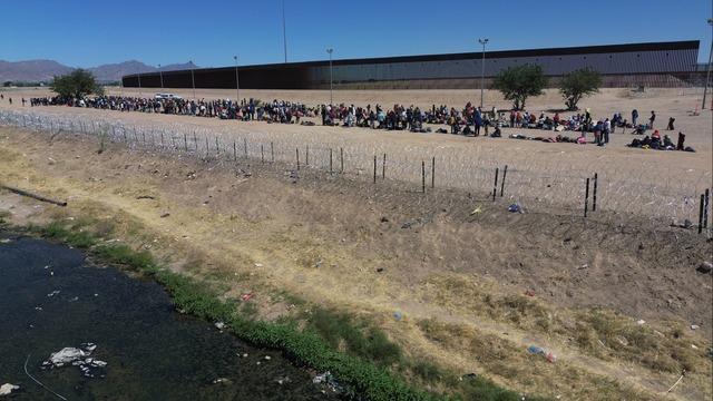 cbsn-fusion-us-mexico-border-towns-prepare-for-end-of-title-42-policy-thumbnail-1951623-640x360.jpg 