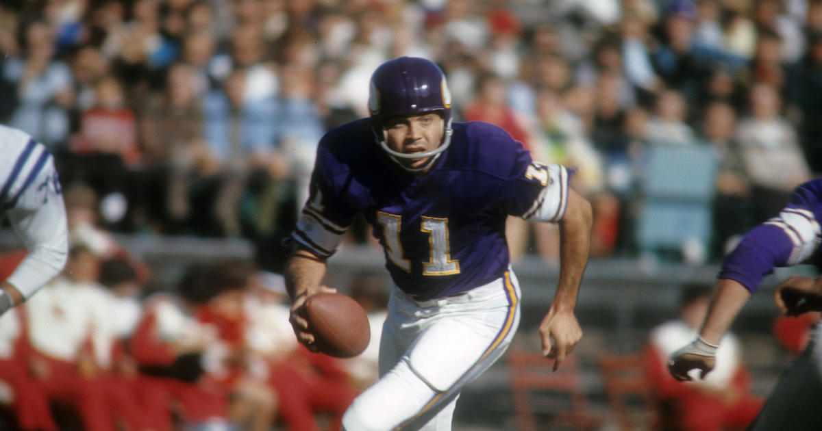 NFL 1960's Minnesota Vikings QB Joe Kapp Game Action Color 8 X 10 Photo  Picture