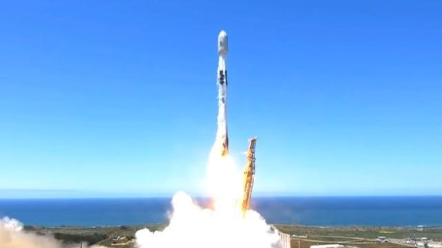 CBSN-Fusion-Spacex-Rocket-Launches-50-Starlink-Satellites-into-Orbit-Thumbnail-1958298-640x360.jpg