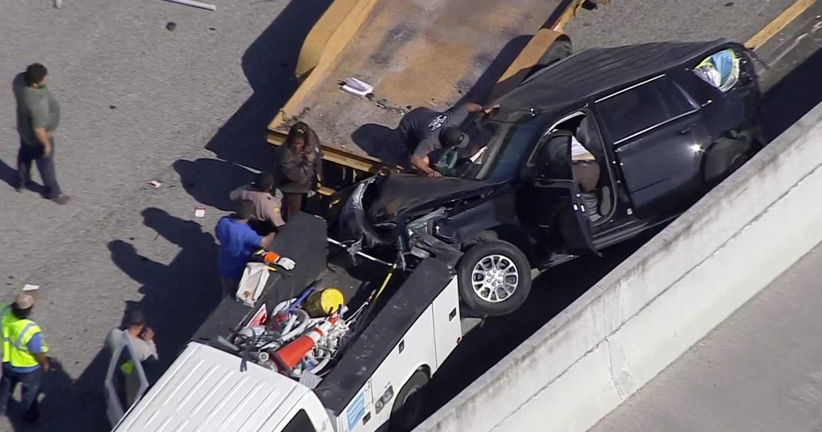 Deadly crash shuts down NB I-75 lanes close to Griffin Rd. in Davie