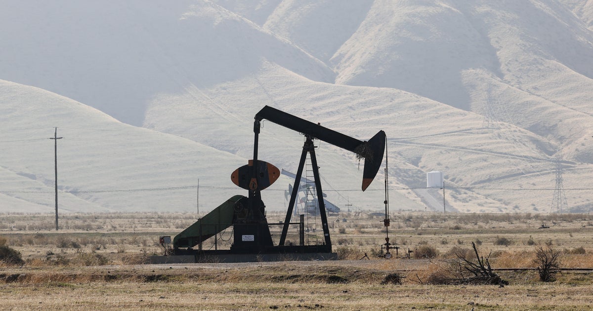 Environmental group sues to block oil wells near California homes