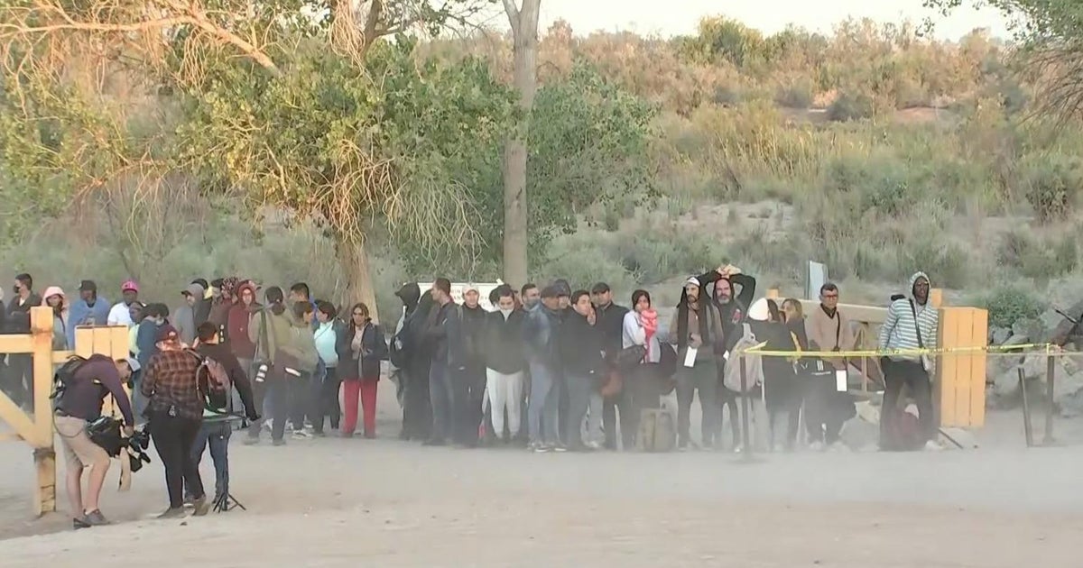 Migrants crowd U.S. border entry points before expiration of Title 42 ...