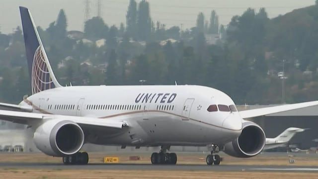 united-airlines-plane.jpg 