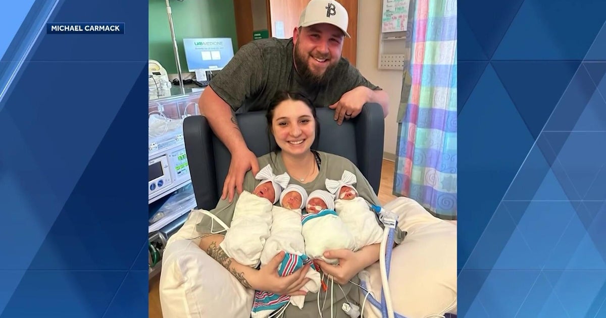 Woman gives birth to 2 sets of identical twins