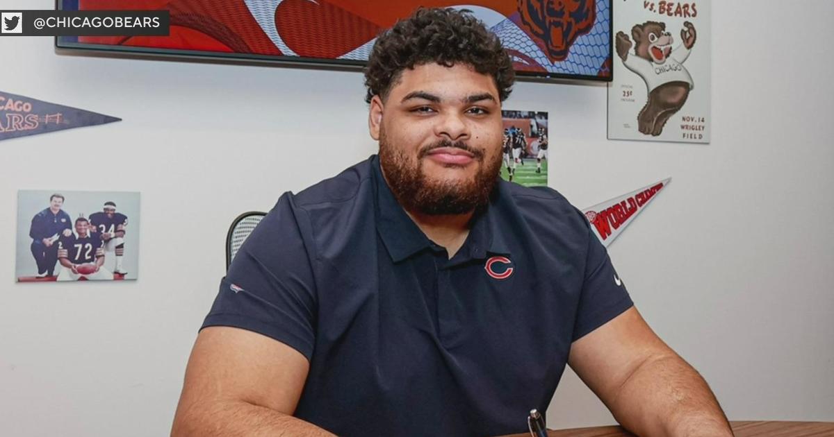 Bears sign 3 of the team's top draft picks - CBS Chicago