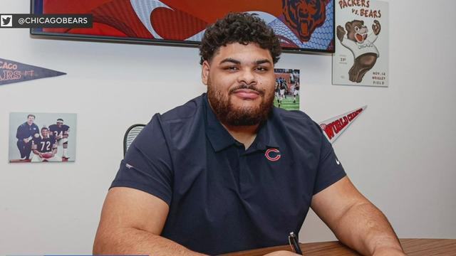 bears-darnell-wright-signs-contract.jpg 