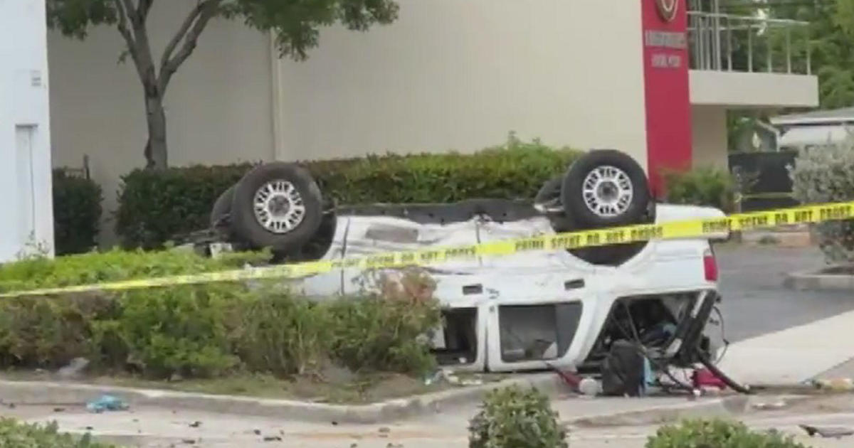 A person lifeless in Lauderhill improper way crash, lady and two youngsters wounded