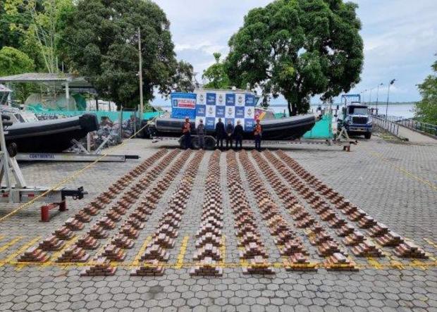 Colombia's navy displays drugs seized from a 