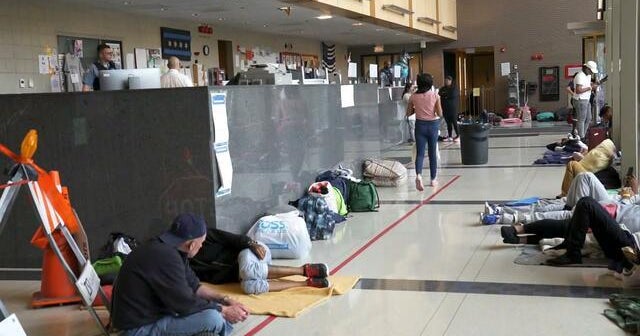 Migrants with nowhere else to go are sleeping in Chicago police stations