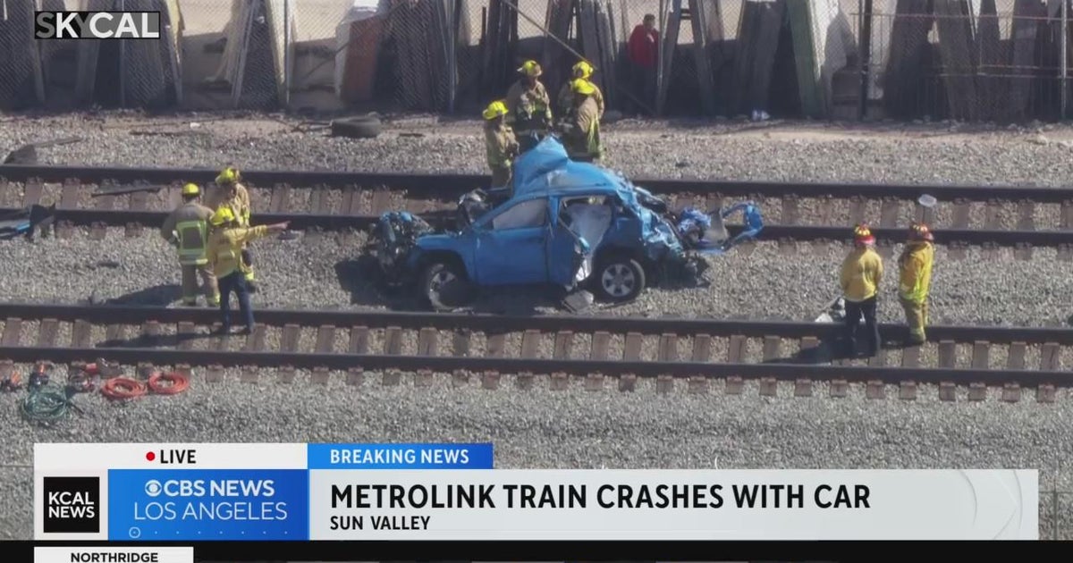 1 killed in Metrolink train crash in Sun Valley - CBS Los Angeles