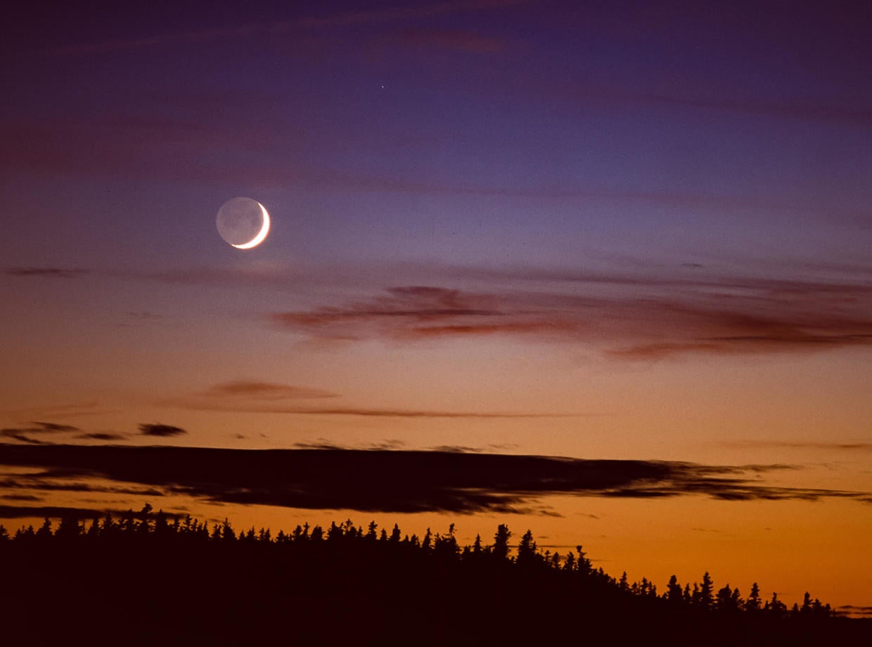 How To See The "Da Vinci Glow" Illuminate The Crescent Moon This Week ...