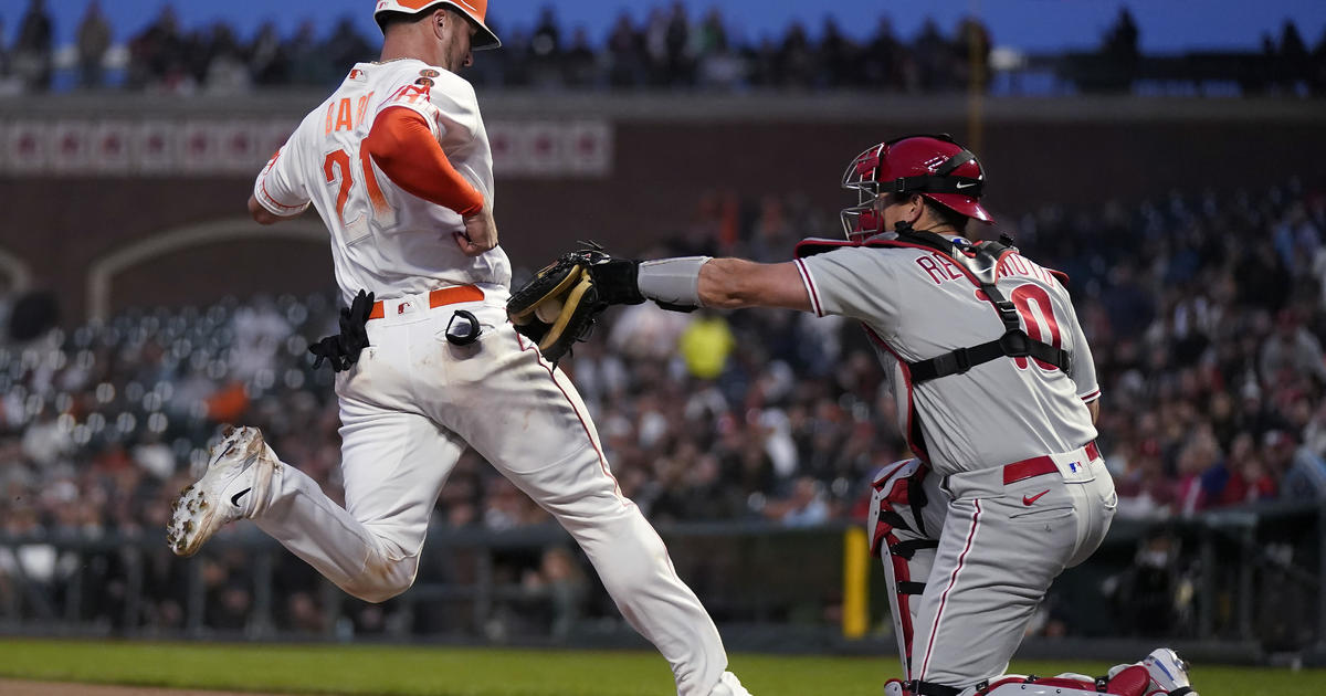 Giants rout Phillies 13-1, snap seven-game losing streak