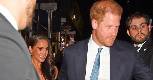 Taxi driver who drove Harry and Meghan during paparazzi "car chase" says couple "looked very nervous"