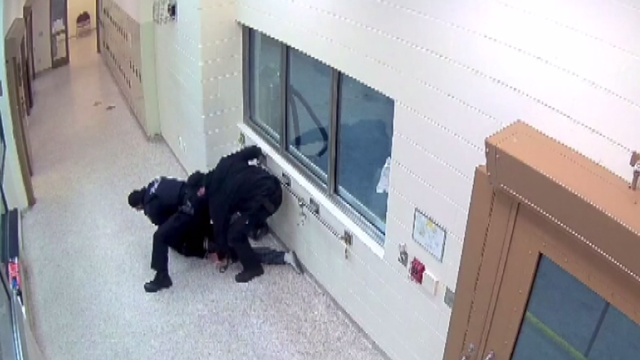 east-chicago-police-takedown-video.png 