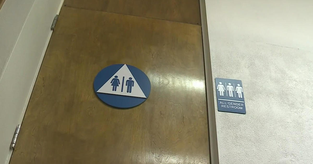 Illinois lawmakers approve gender-neutral bathroom law