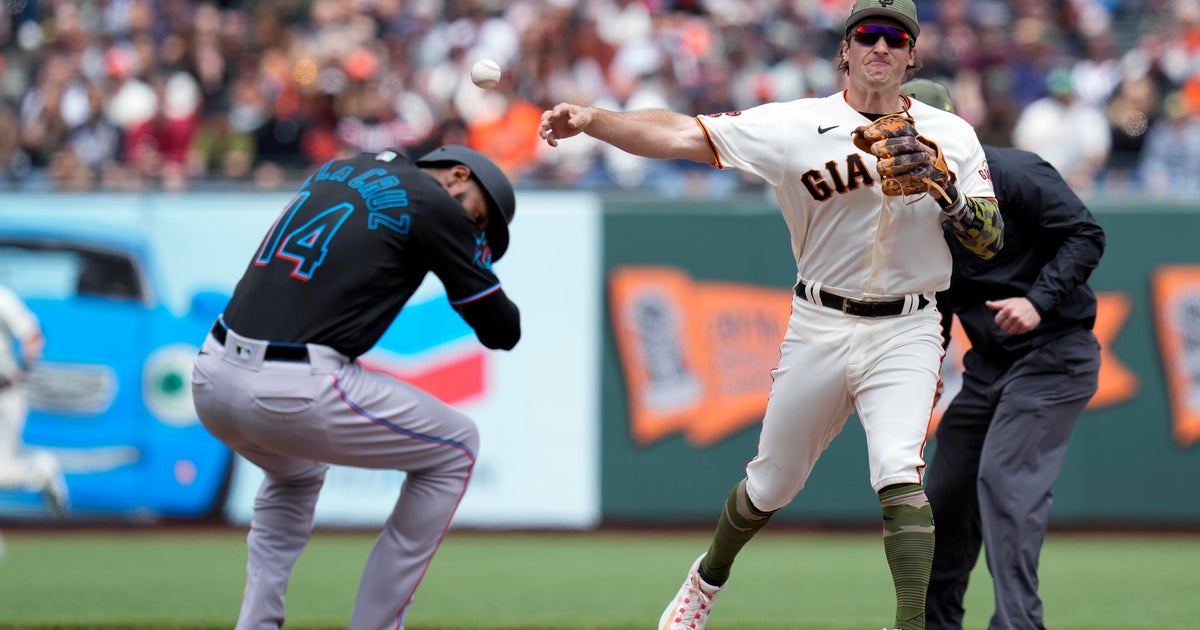 Marlins beat Giants 10 on unearned run, improve to 152 in 1run games