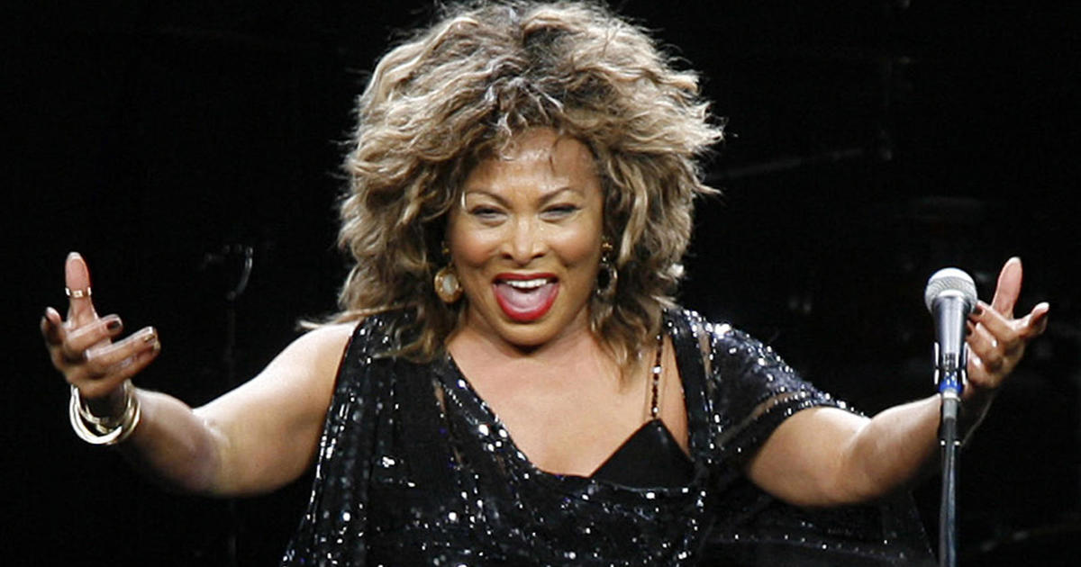 Tina Turner fans flock to Dallas hotel where she once stayed