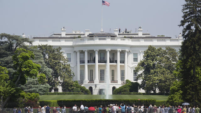 Long view of White House 