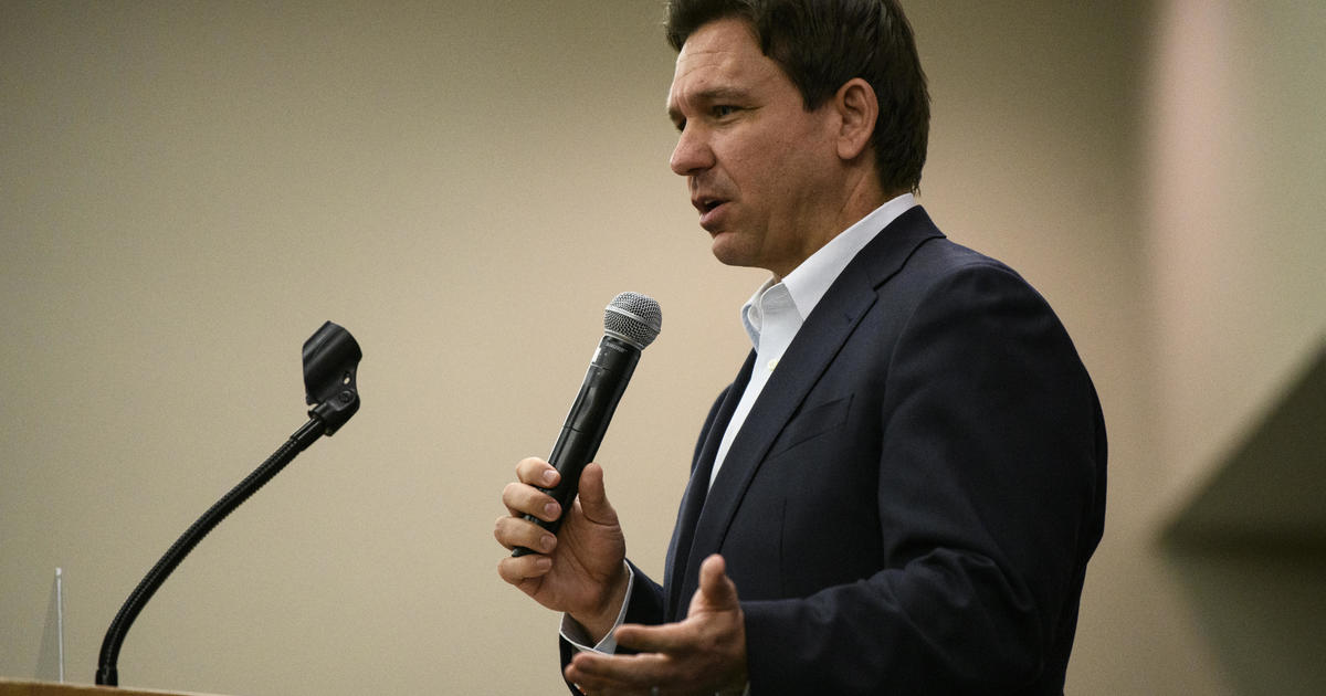 Photo of DeSantis campaign will receive $500K raised by super PAC, a source says. Campaign finance experts call it