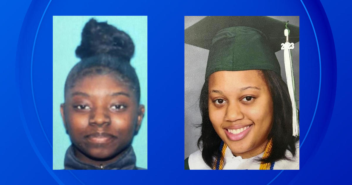 Detroit police search for missing 17-year-olds
