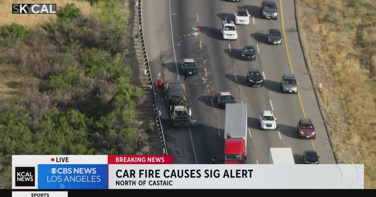Car fire near Castaic causes Sig Alert - CBS Los Angeles