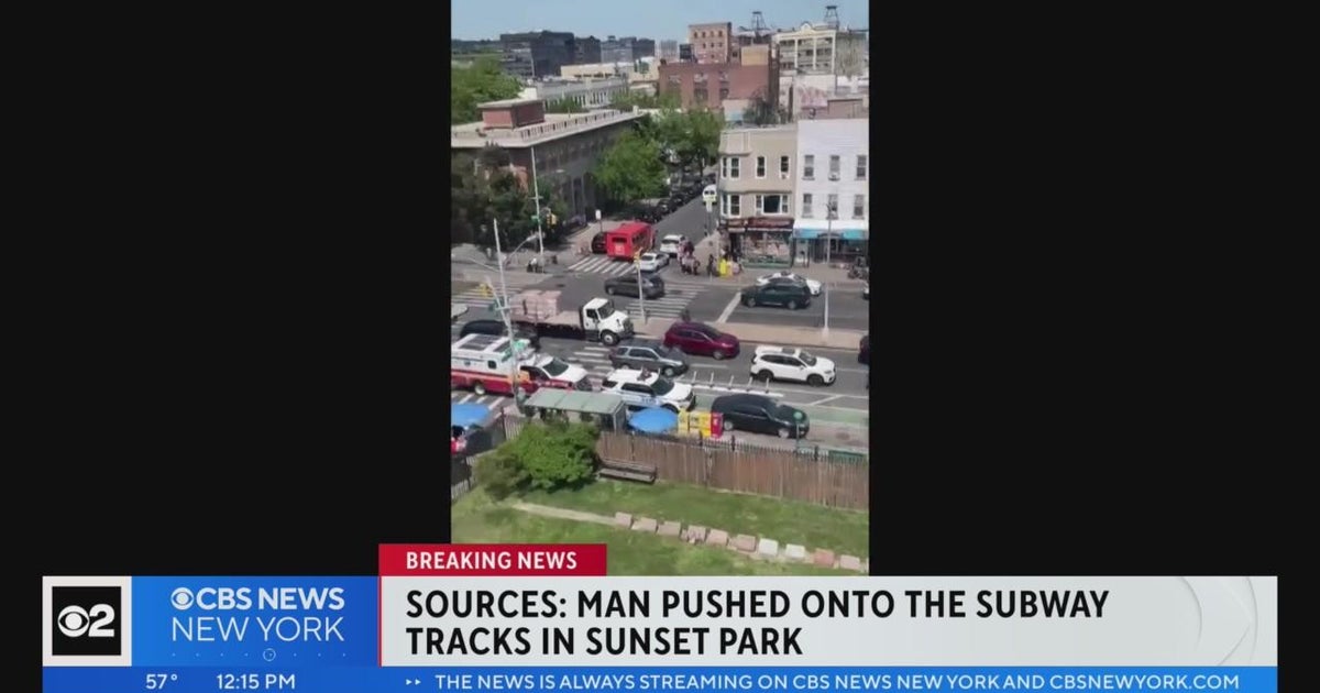 Sources: Man pushed onto subway tracks in Brooklyn - CBS New York
