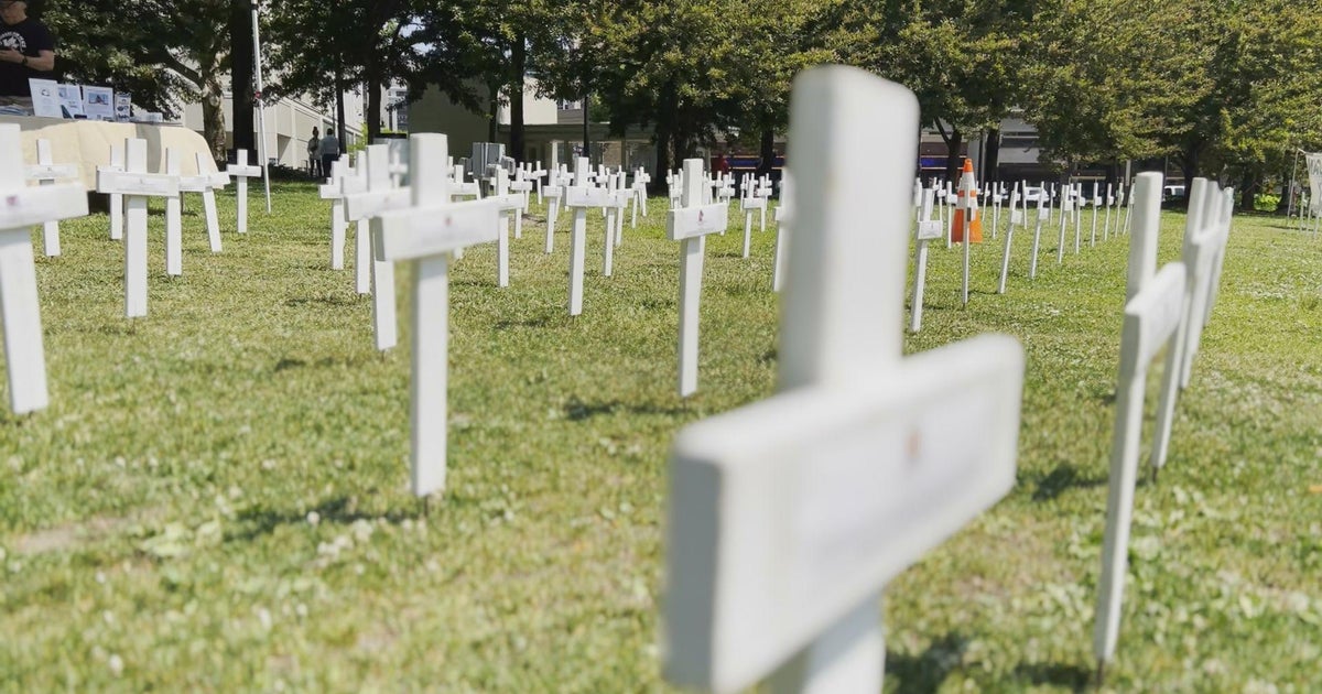 Crosses line Grand Circus Park in Detroit, memorializing fallen soldiers - Vimarsana News