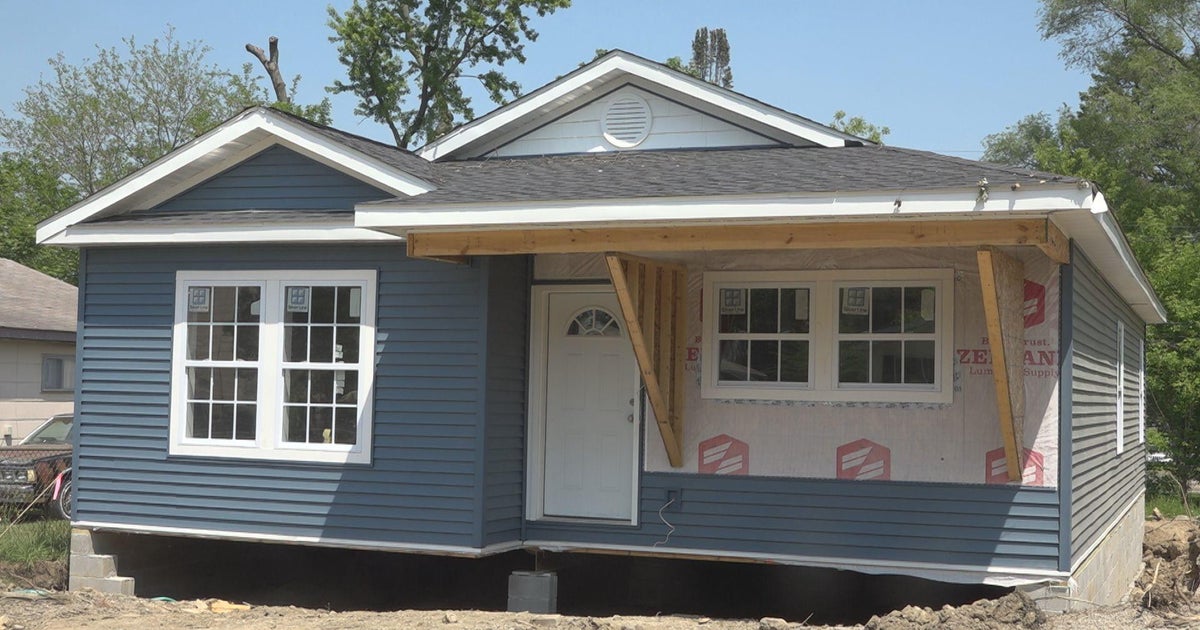High school students build home in Pontiac to provide affordable housing - Vimarsana News