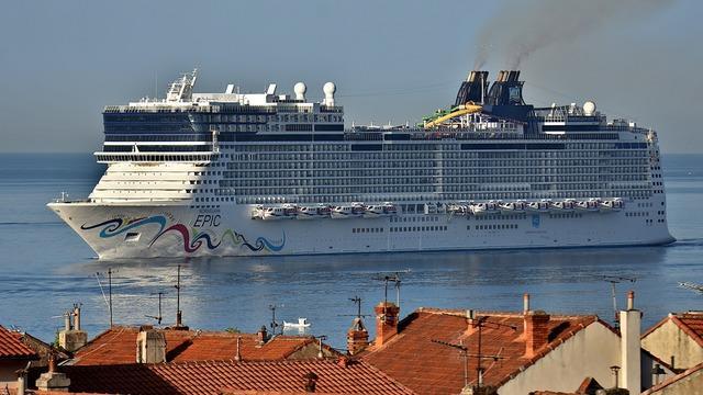 cbsn-fusion-crowded-cruise-ships-setting-sail-thumbnail-2008444-640x360.jpg 