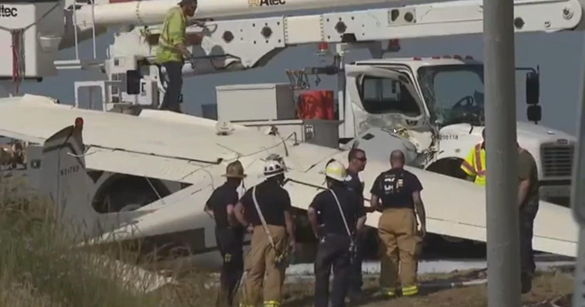 Small plane crashes on Pa. Turnpike near Harrisburg; 2 injured CBS