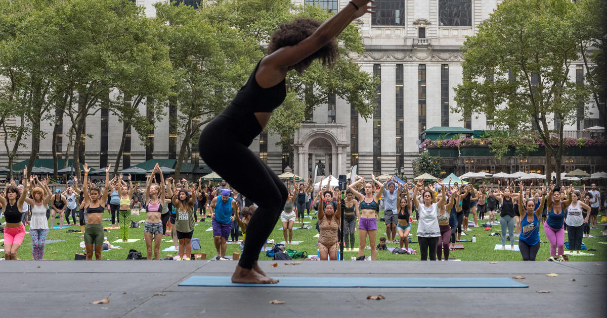 Free yoga returns to Bryant Park CBS New York