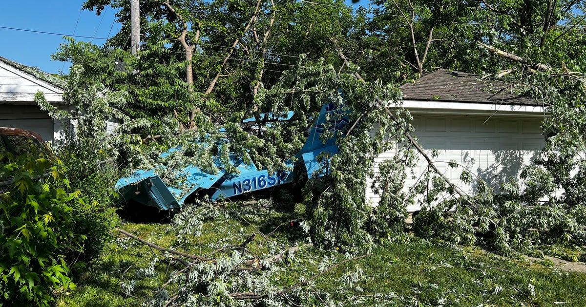 Detroit homeowner wants wreckage of a small plane crash removed from her backyard - Vimarsana News