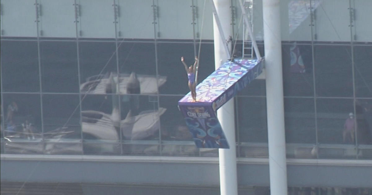 Red Bull Cliff Divers wow crowds at high-diving competition in Boston's Seaport