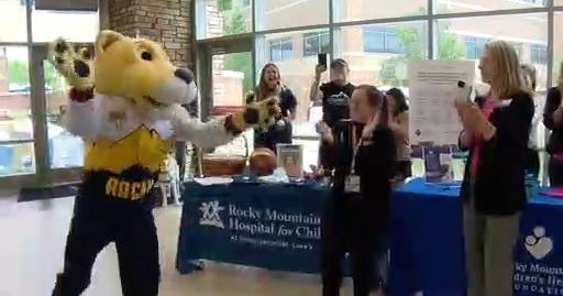 Nuggets supermascot Rocky visits Rocky Mountain Hospital for Children ...