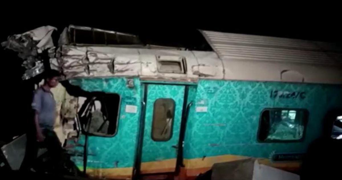 Nejméně 288 lidí bylo zabito a 850 zraněno při vykolejení vlaku v Indii