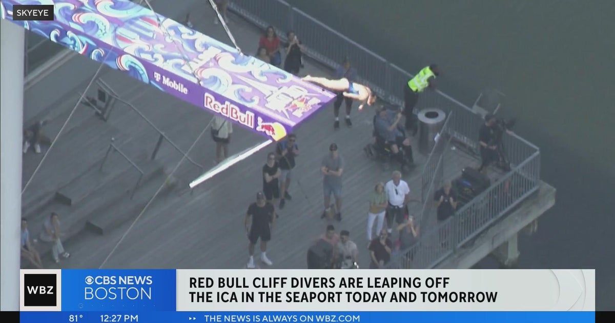 Red Bull Cliff Divers wow crowds at highdiving competition in the