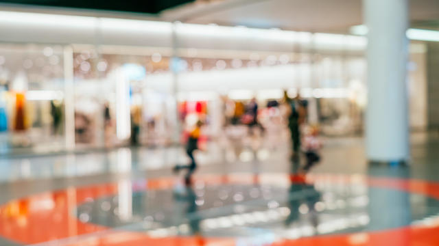Blurred background of shopping mall 