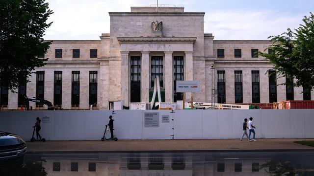 cbsn-fusion-federal-reserve-considers-pausing-interest-rate-hikes-thumbnail-2024281-640x360.jpg 