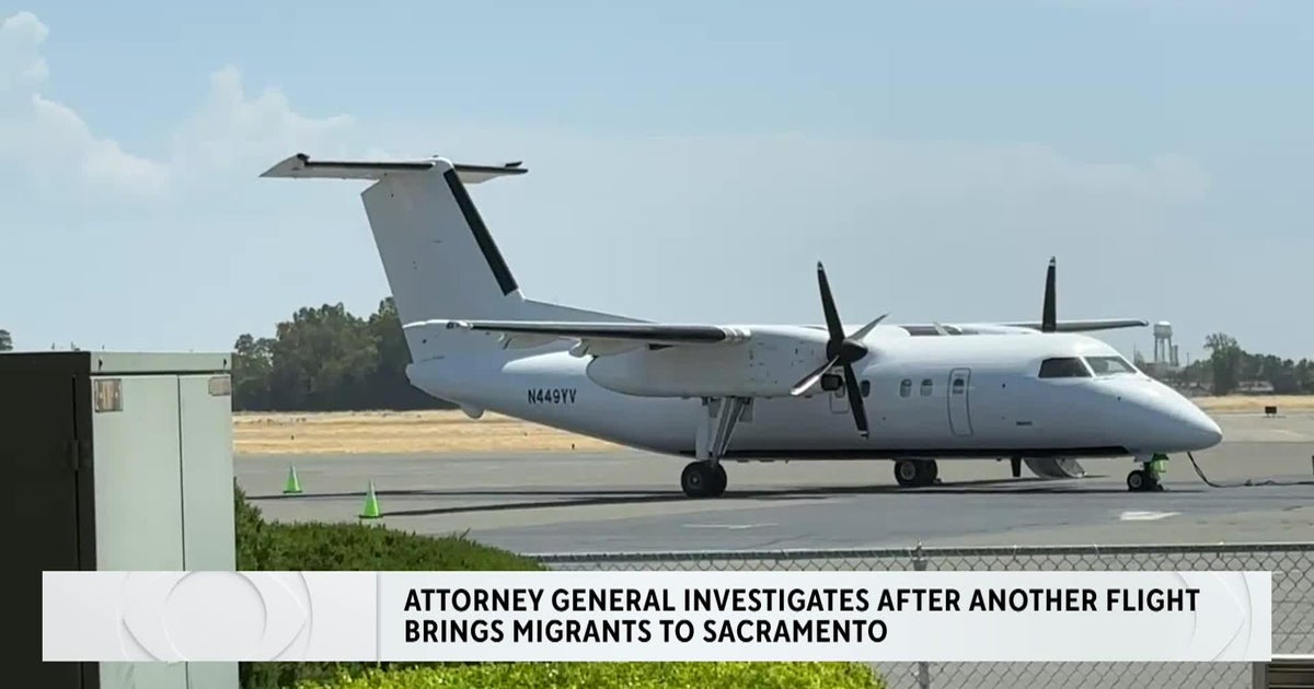 Another flight with migrants arrives unexpectedly in Sacramento
