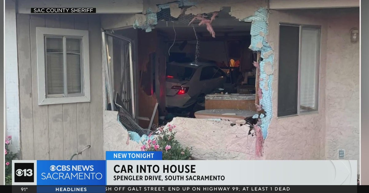 Car crashes into south Sacramento home - CBS Sacramento